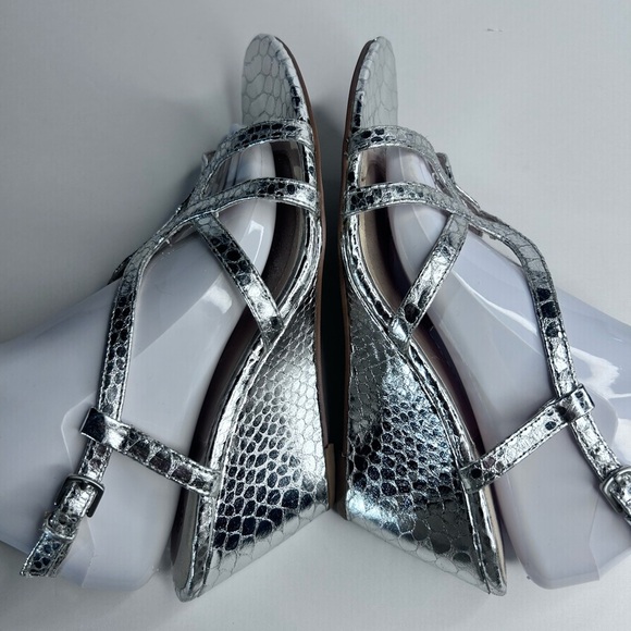 Isola‎ Fidelia Metallic Crocodile Silver 3” Wedge Strappy Heels Sandal Shoes 9 - Picture 7 of 17